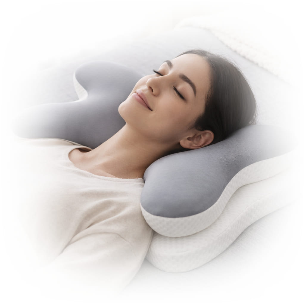 Femme allongée sur le dos avec l'oreiller nanotomie®